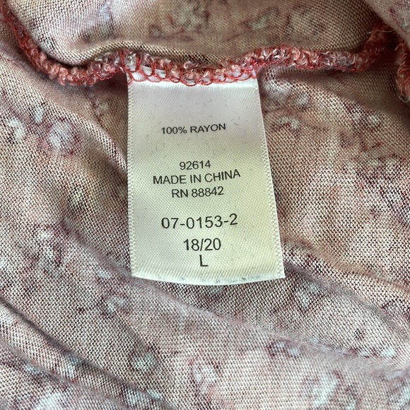 Short sleeve cold shoulder blouse, by women within size large 18/20 - Picture 4 of 5